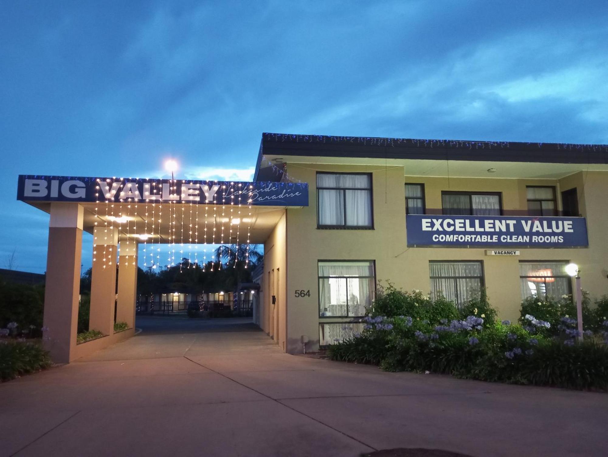 Big Valley Lakeside Paradise Motor Inn Шепъртън Екстериор снимка